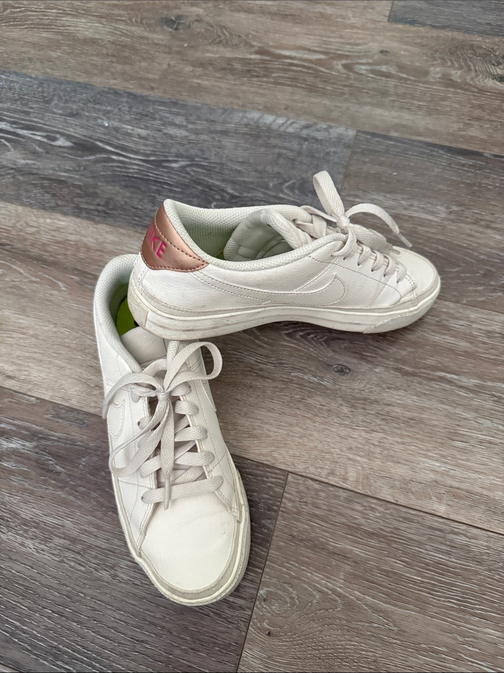 Nike Women’s Cream Low-Top Sneakers with Rose Gold Heel Tab